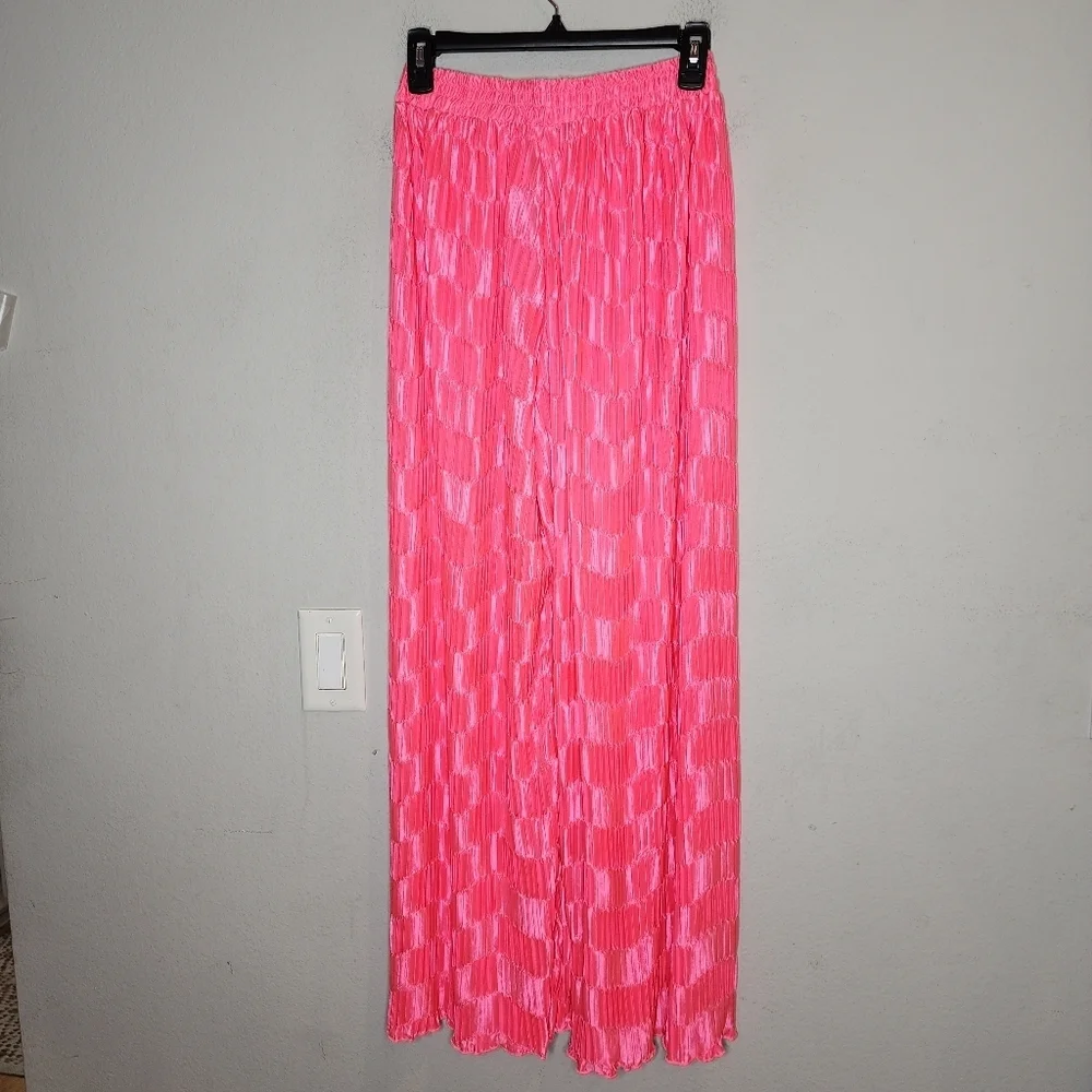 NWT South‎ Beach Pink satin crinkle pleated wide leg pants. Size 6. ASOS
